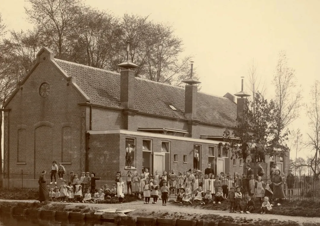 Zijde B voor de kaart van School Barwoutswaarder en Rietveld